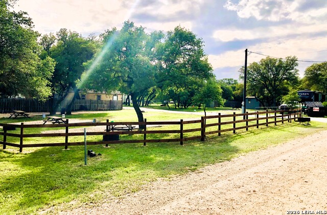 Image 4 of 32 For 605 Lakeshore Ln