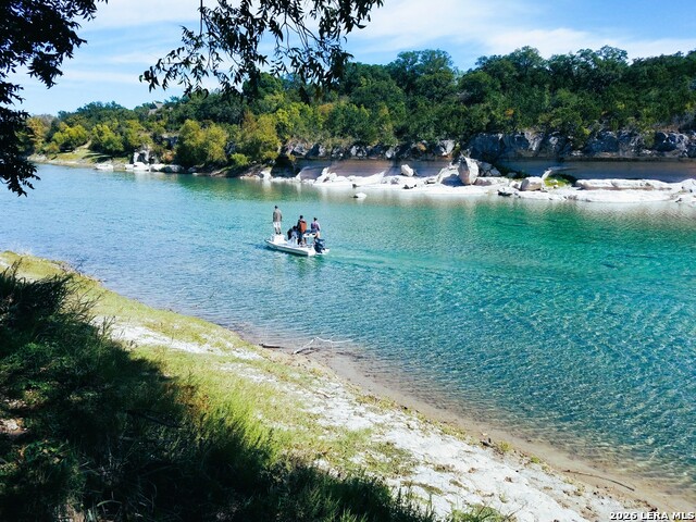 Image 5 of 32 For 605 Lakeshore Ln