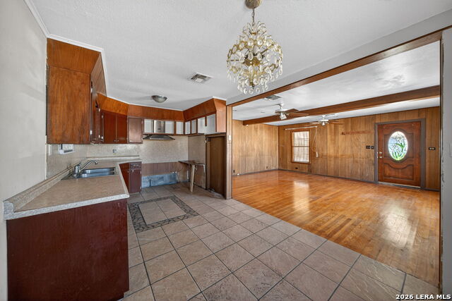 Image 13 of 50 For 843 Hoover Ave