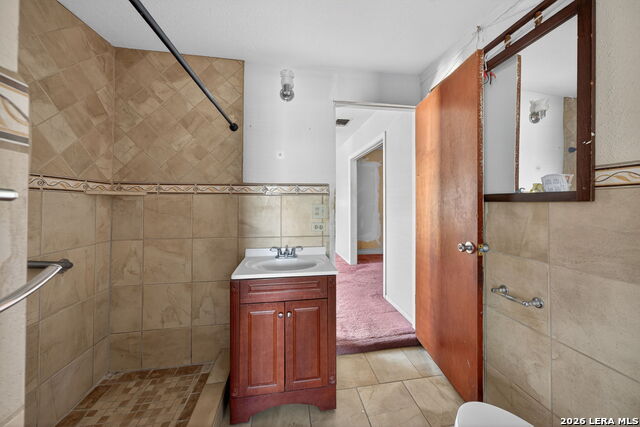 Image 16 of 50 For 843 Hoover Ave