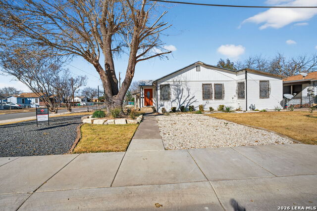 Image 2 of 50 For 843 Hoover Ave