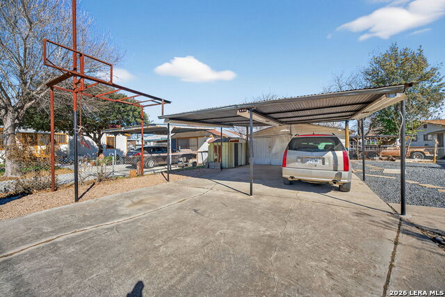 Image 35 of 50 For 843 Hoover Ave