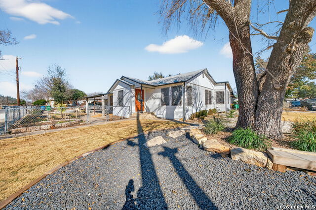 Image 4 of 50 For 843 Hoover Ave