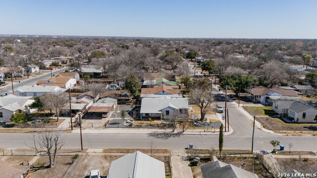 Image 40 of 50 For 843 Hoover Ave