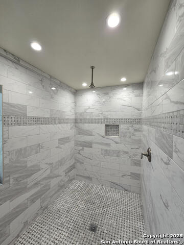 Image 19 of 30 For 8715 Post Oak