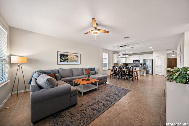 Listing photo id 4 for 610 Ridgehorn