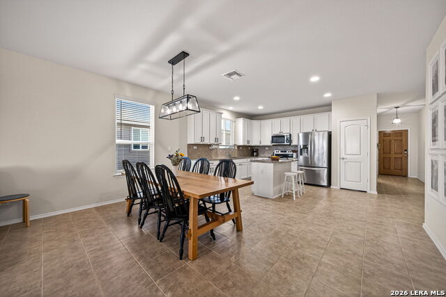 Listing photo id 5 for 610 Ridgehorn