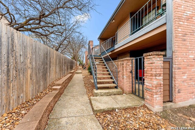 Image 3 of 17 For 4803 Hamilton Wolfe  110