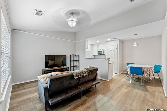 Image 5 of 17 For 4803 Hamilton Wolfe  110