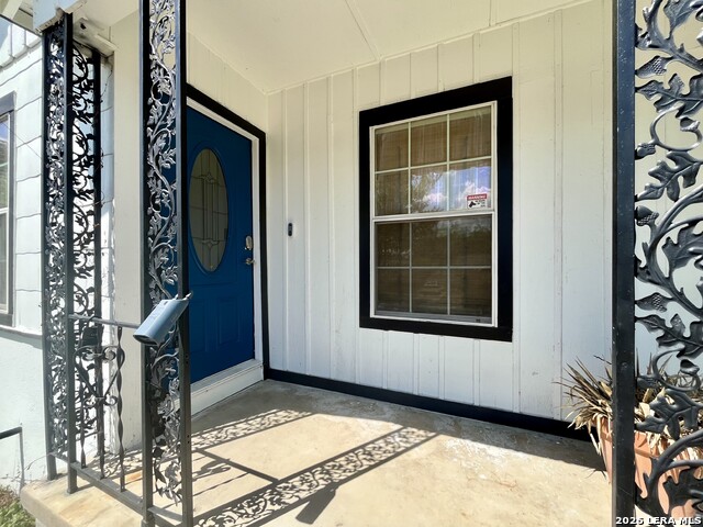 Image 27 of 32 For 2319 Burnet St