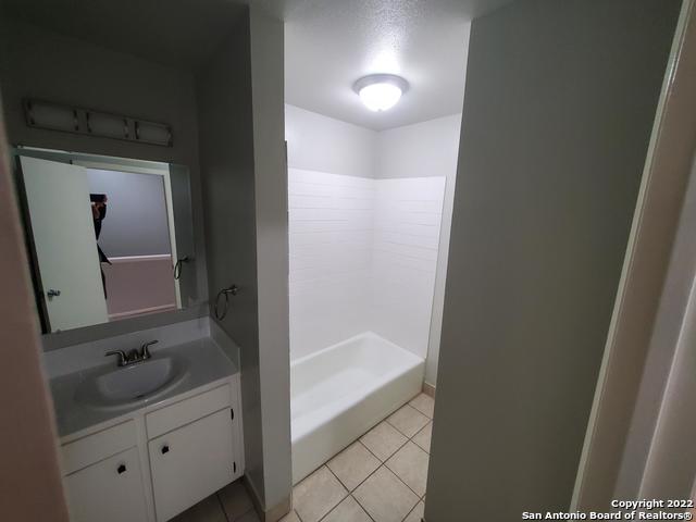 Image 11 of 19 For 911-y Vance Jackson Rd