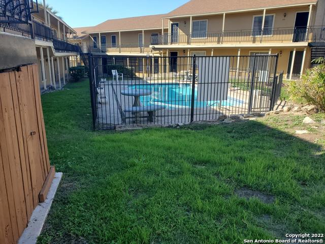 Image 17 of 19 For 911-y Vance Jackson Rd