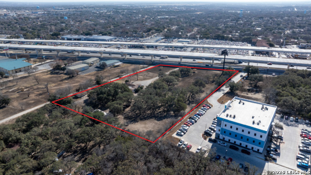 Listing photo id 1 for 12995 Interstate 35 N