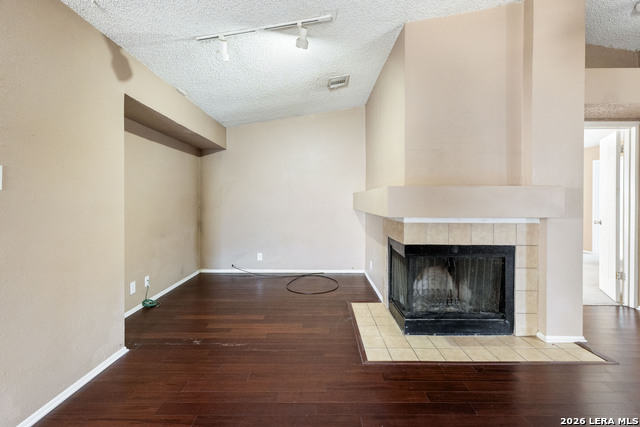 Image 4 of 16 For 10315 Country Green