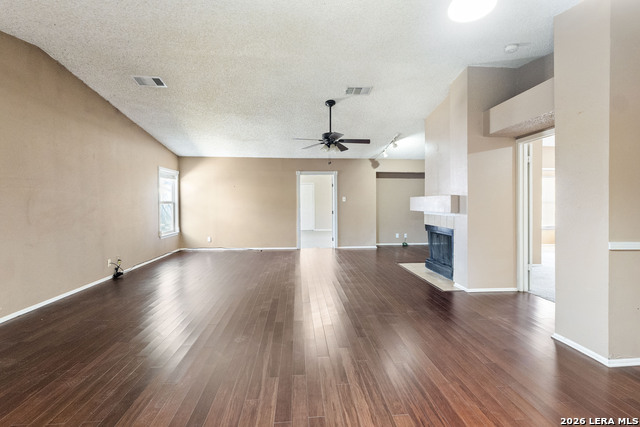 Image 8 of 16 For 10315 Country Green