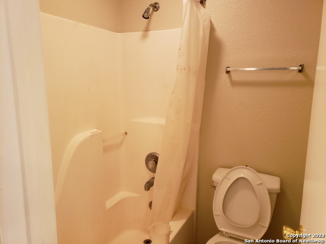 Image 14 of 15 For 12227 - 12229 Maverick Bluff