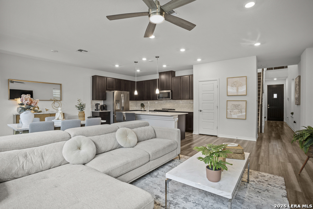 Image 7 of 33 For 14839 Vance Jackson #312  312