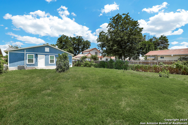 Image 29 of 34 For 1938 W Ashby Pl