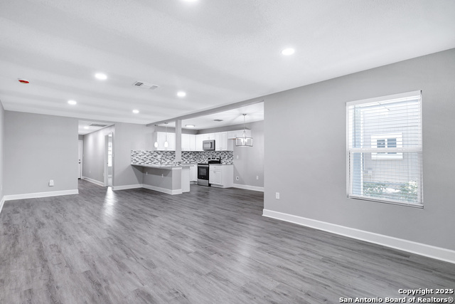 Image 4 of 34 For 1938 W Ashby Pl