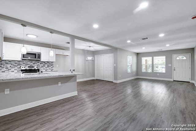 Image 8 of 34 For 1938 W Ashby Pl