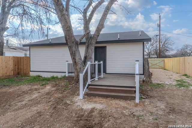 Image 35 of 43 For 1214 Hough  