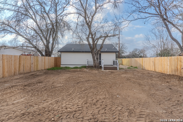 Image 37 of 43 For 1214 Hough  