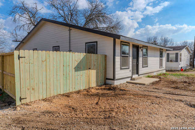 Image 4 of 43 For 1214 Hough  