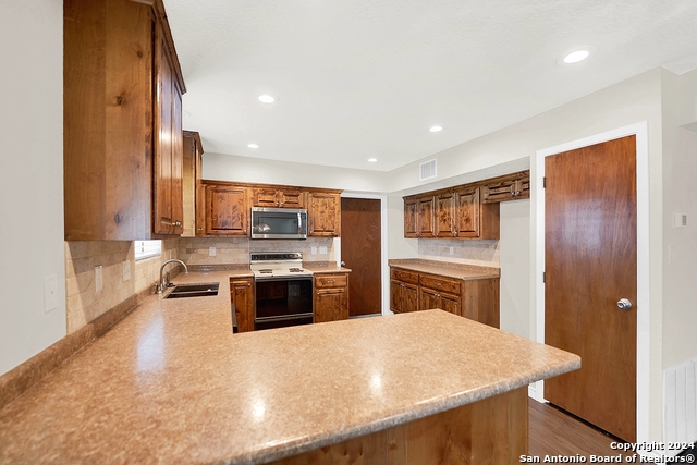 Image 16 of 33 For 603 N Rachel St