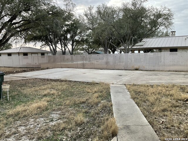 Image 32 of 33 For 603 N Rachel St