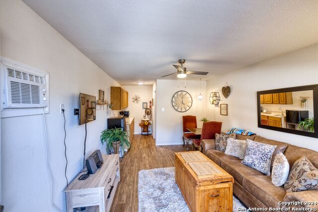 Image 43 of 63 For 281 Roaring Springs