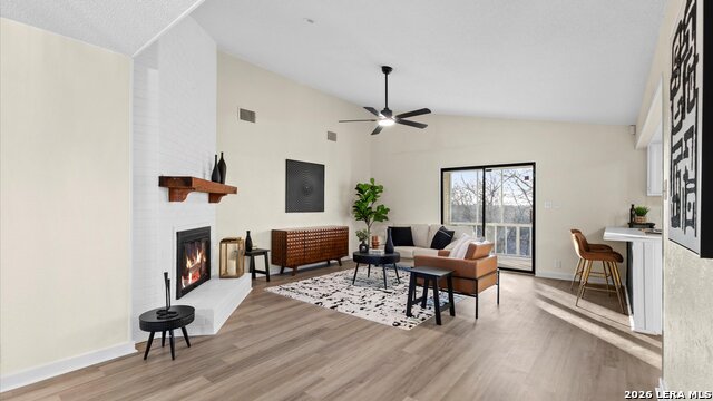 Image 4 of 33 For 300 Ridge Crest