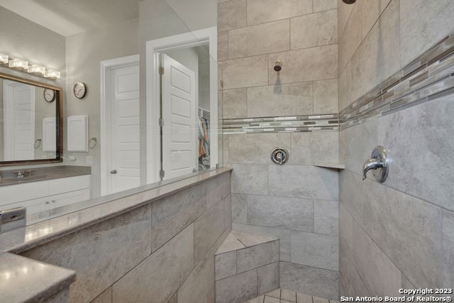 Image 21 of 46 For 1426 Village Inn