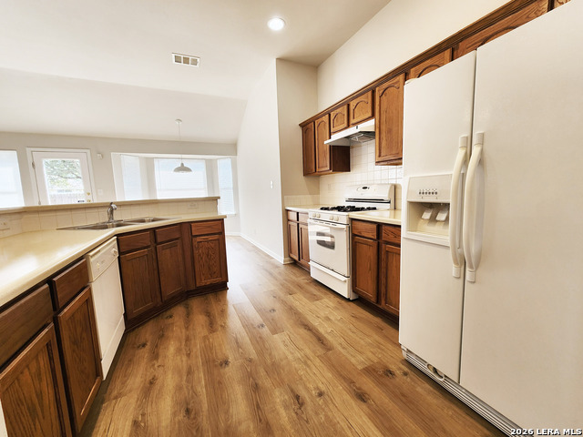 Image 7 of 38 For 8422 Whitebrush