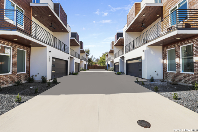 Image 24 of 28 For 1021 Hackberry S 201