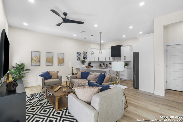 Image 3 of 28 For 1021 Hackberry S 201