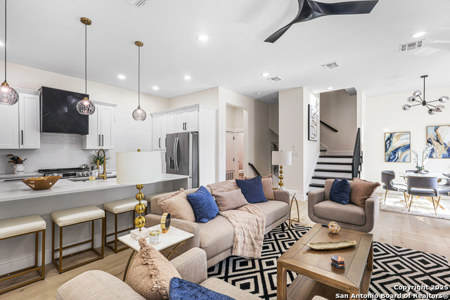 Image 2 of 28 For 1021 Hackberry S 202