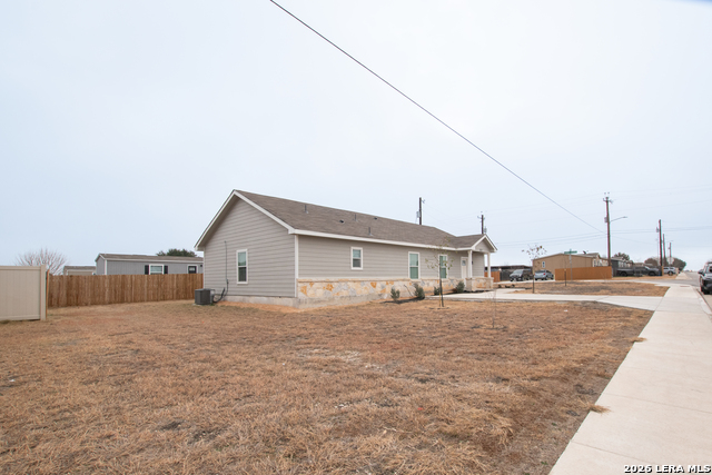 Image 2 of 28 For 2621 Pahmeyer