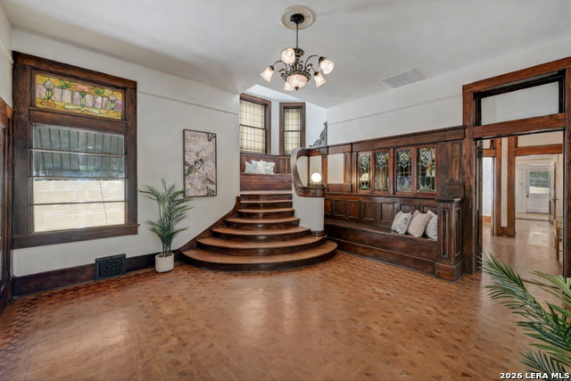 Image 11 of 50 For 109 Woodlawn E