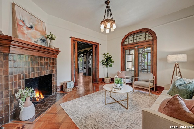 Image 15 of 50 For 109 Woodlawn E