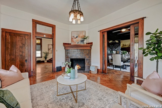 Image 16 of 50 For 109 Woodlawn E