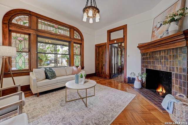 Image 18 of 50 For 109 Woodlawn E