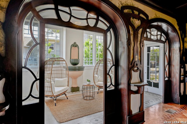 Image 23 of 50 For 109 Woodlawn E