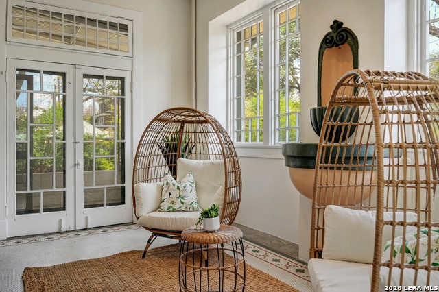 Image 25 of 50 For 109 Woodlawn E