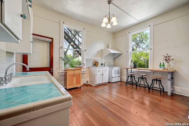 Image 27 of 50 For 109 Woodlawn E