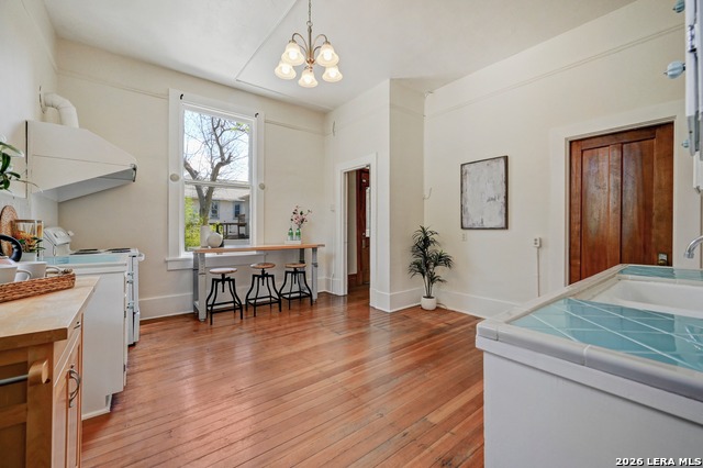 Image 28 of 50 For 109 Woodlawn E