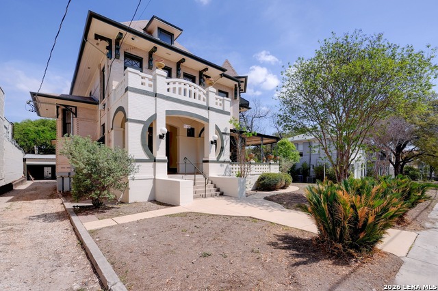 Image 3 of 50 For 109 Woodlawn E