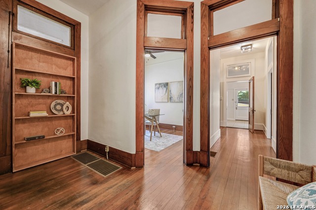 Image 32 of 50 For 109 Woodlawn E