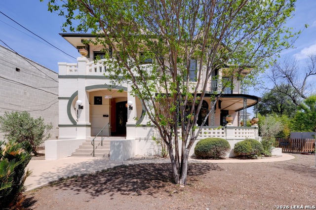 Image 4 of 50 For 109 Woodlawn E