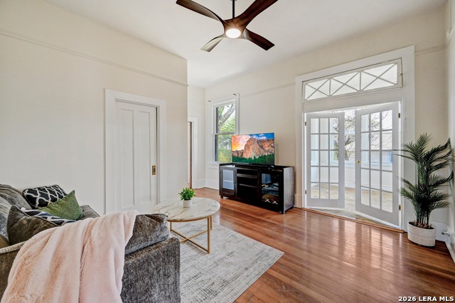 Image 41 of 50 For 109 Woodlawn E