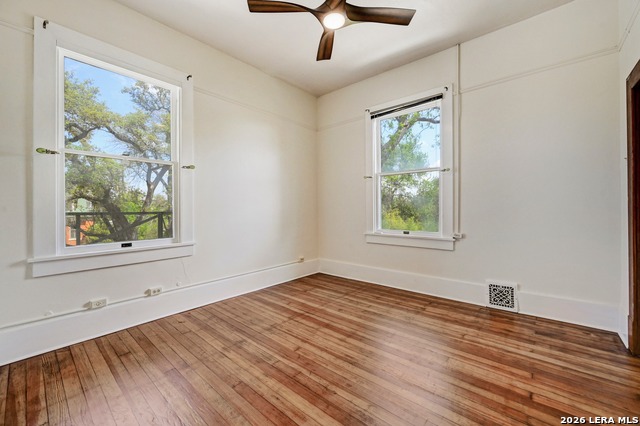 Image 43 of 50 For 109 Woodlawn E